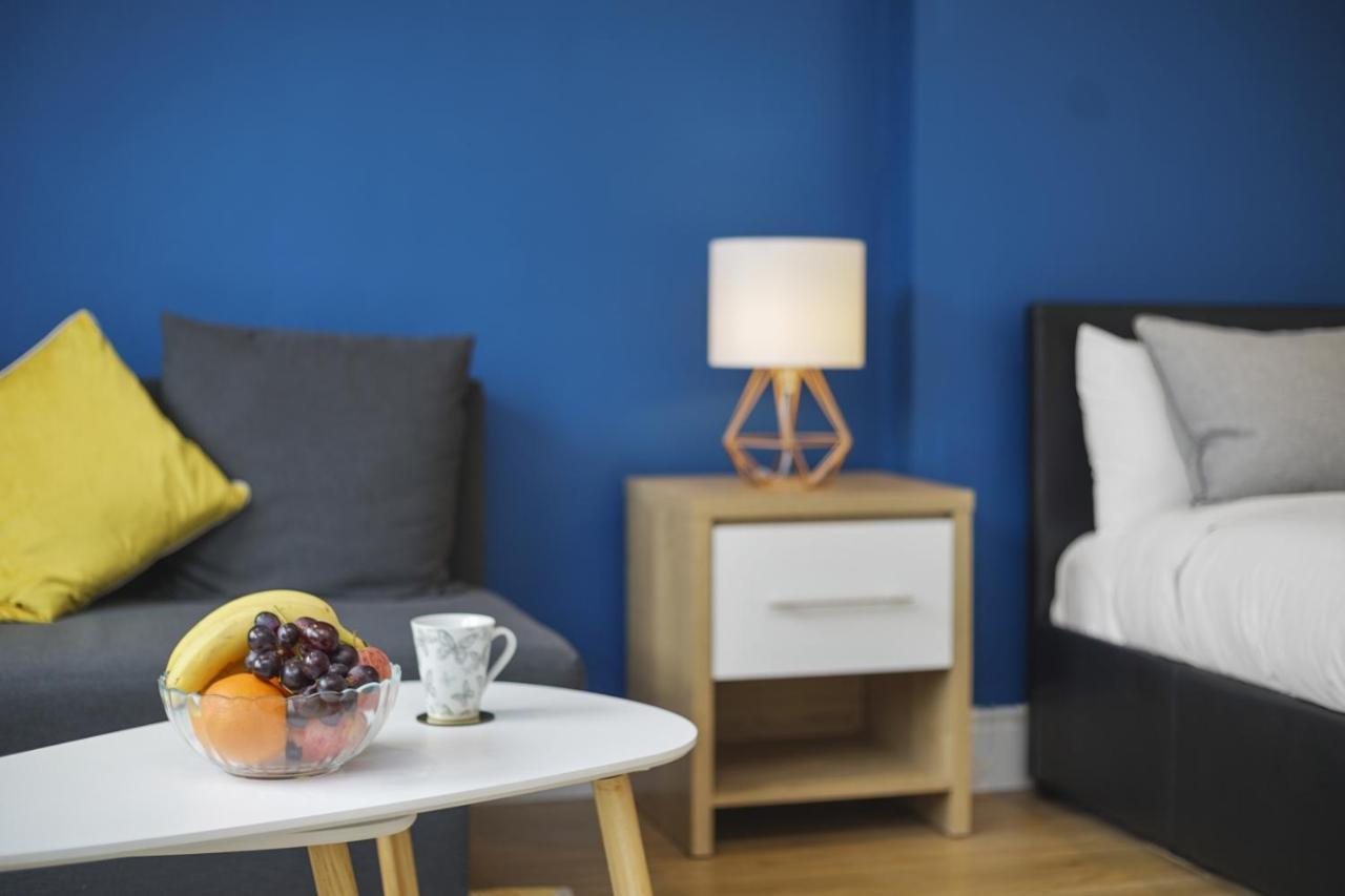 Studio Apartment By Homely Stays London Exteriör bild
